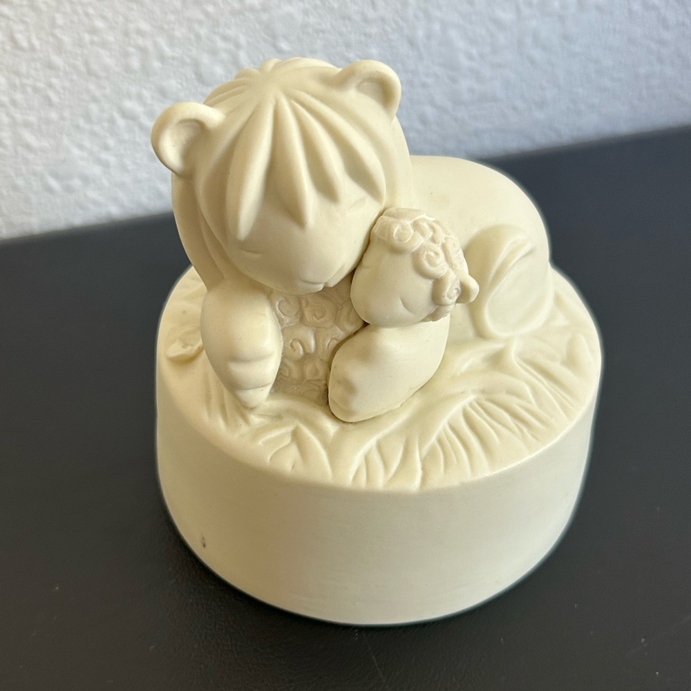 1994 VINTAGE Ivory Porcelain Music Box “Silent Night Lullaby”